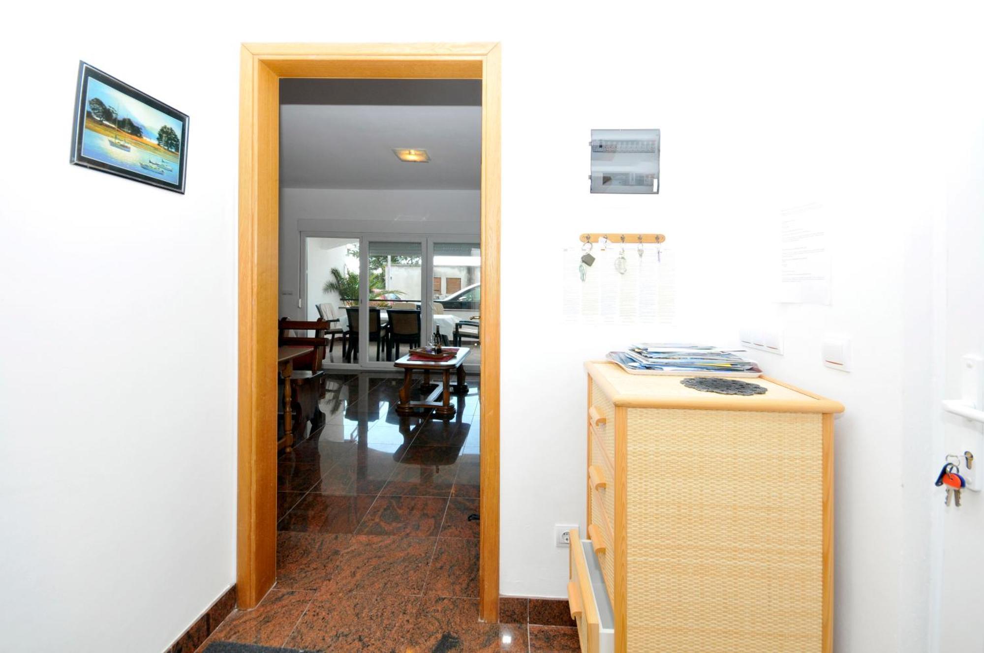 Apartmani Svalina - Seaview And 130M From Beach Trogir Eksteriør bilde