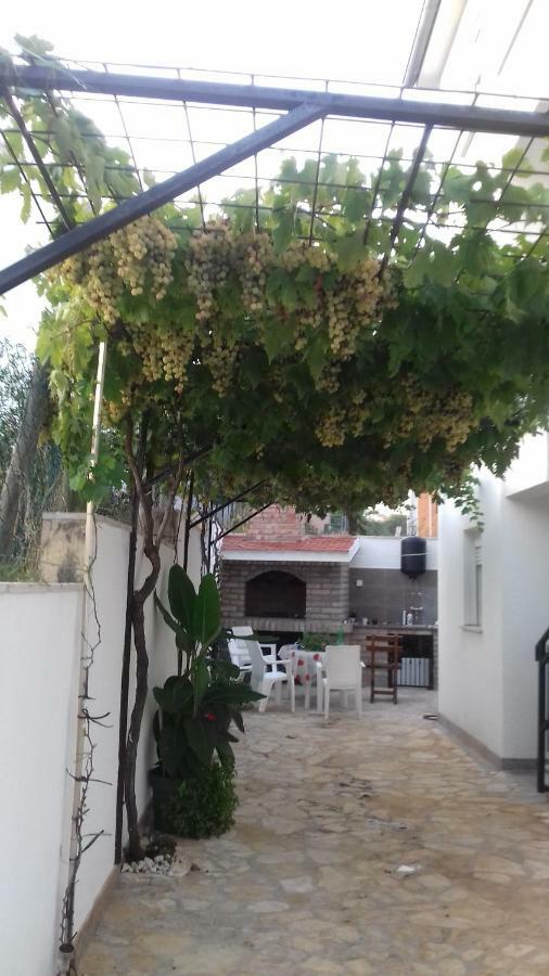 Apartmani Svalina - Seaview And 130M From Beach Trogir Eksteriør bilde